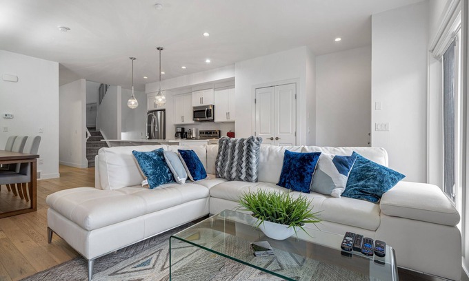 Hillhurst House | Luxurious Spacious Private House near City Centre