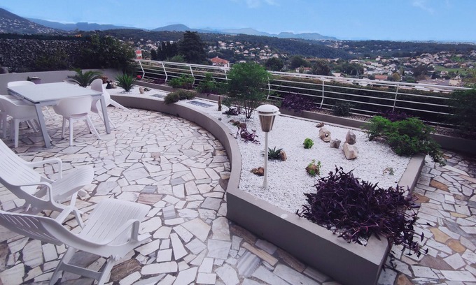 Vence Apartment | Luxurious T2 with 62m2 terrace, magnificent unobstructed sea and mountain views.