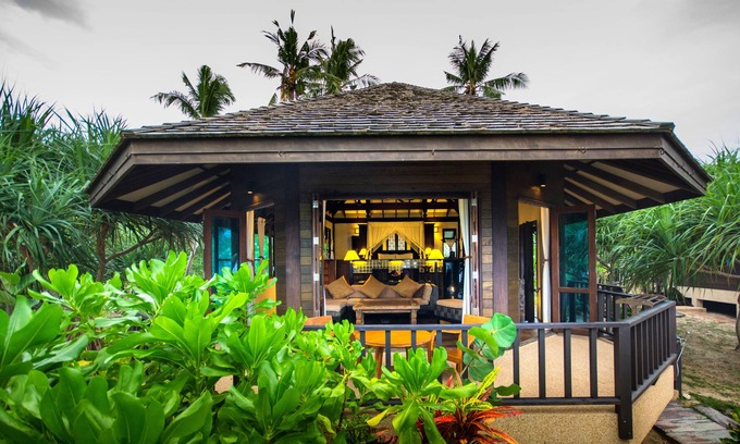 Nuea Khlong Villa | Luxurious direct beachfront villa with sweeping views of Phi Phi Island