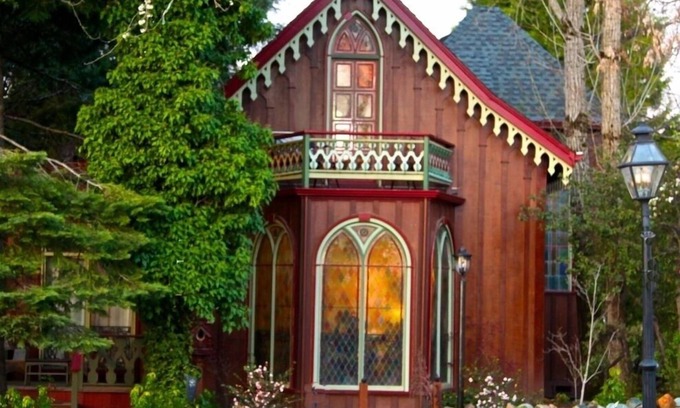 Nevada City Cottage | Luxurious Victorian Cottage in Historic Gold Country Town