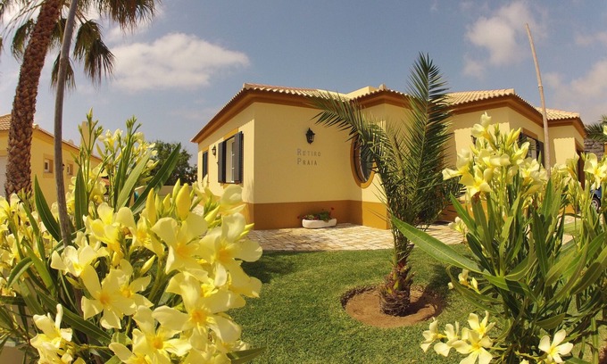 Campo de Baixo House | Luxurious villa by the beach with barbecue and terrace overlooking the sea