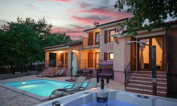 Fuskulin Villa | Luxurious villa with swimming pool and whirlpool near Zelena laguna