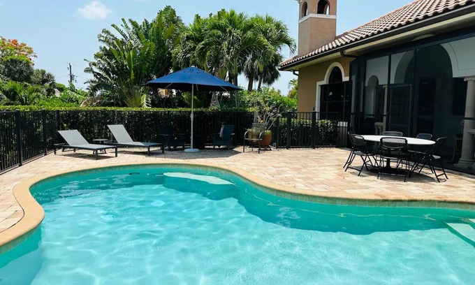 Iona House | Luxurious Villa with Pool, Close to Sanibel Island