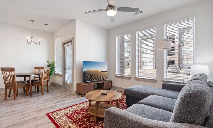 Stony Ridge North Apartment | Luxury 1BD/1BA Near The Airport 3888