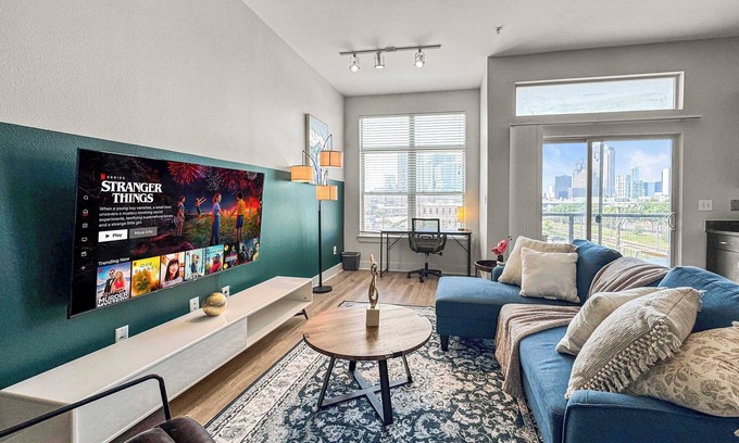 Deep Ellum Apartment | Luxury 1BD | Deep Ellum | Free Parking | Pool+Gym