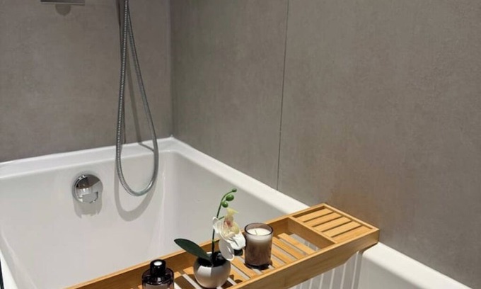 Slough Apartment | Luxury 1BR Apartment| Prime Slough Location