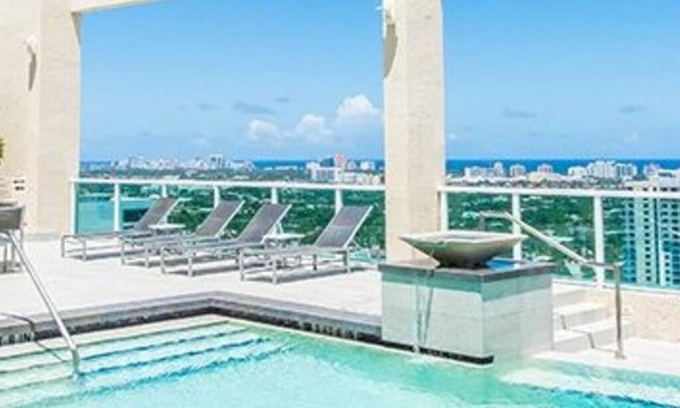 Colee Hammock Apartment | LUXURY 2 bd APARTMENT LAS OLAS BREATHTAKING LOCATION! FREE PARKING!