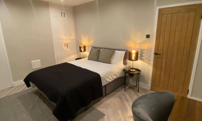 Elephant and Castle Apartment | Luxury 2 bed 1 Bath in Central London by Graceful Apartments