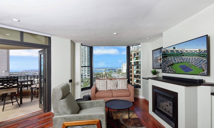 Downtown San Diego Condo | Luxury 2-Bed, 2-Bath Condo with Stunning Bay Views