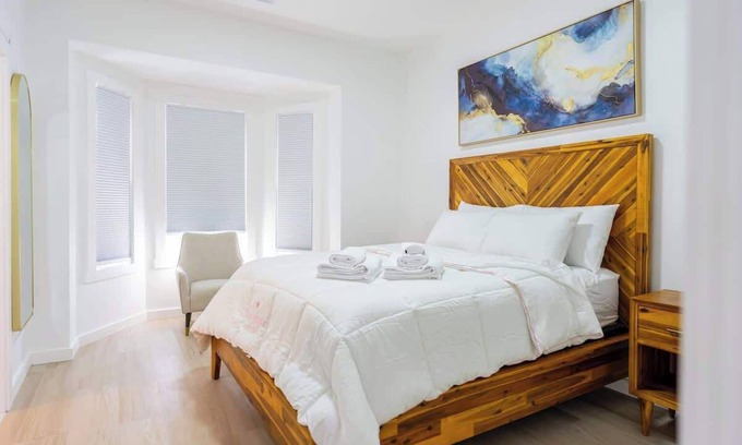 Eagle Hill Apartment | Luxury 2 Bed 2 Bath East Boston