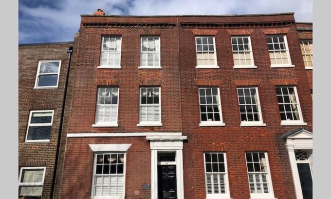 Old Portsmouth Villa | Luxury 2 bed Georgian Townhouse, Old Portsmouth