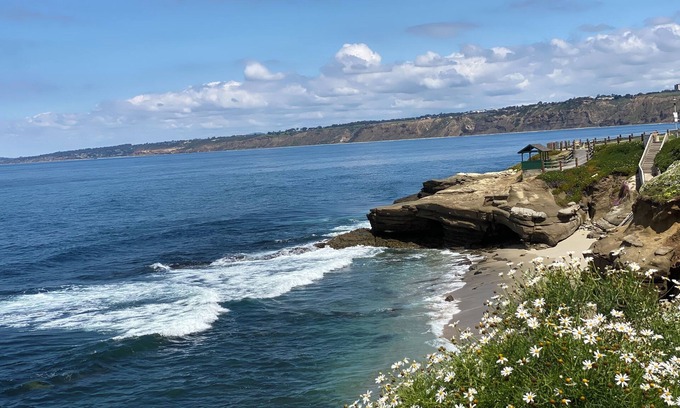 University City Condo | Luxury 2 bedroom condo in LaJolla renovated & fully furnished