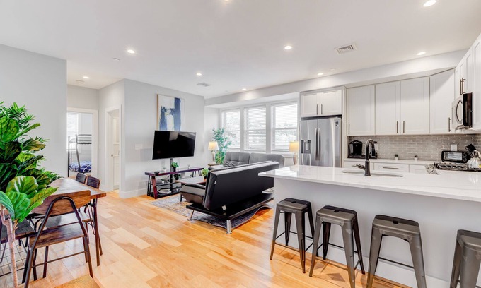 Harbor View - Orient Heights Apartment | Luxury 2BD/2BA Near Airport 2466