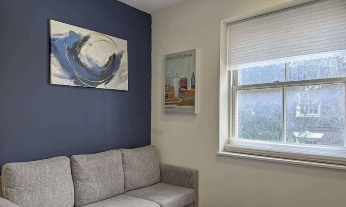 Rittenhouse Row Apartment | Luxury 2BD | 5 Beds | Rittenhouse