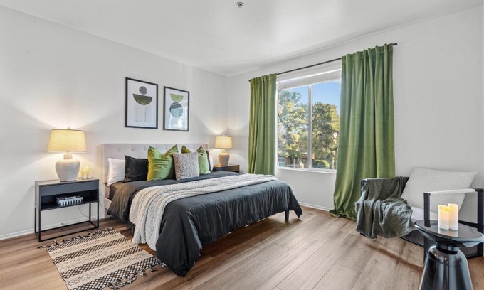 Del Rey Apartment | Luxury 2BDR with Parking & Pool - Marina del Rey