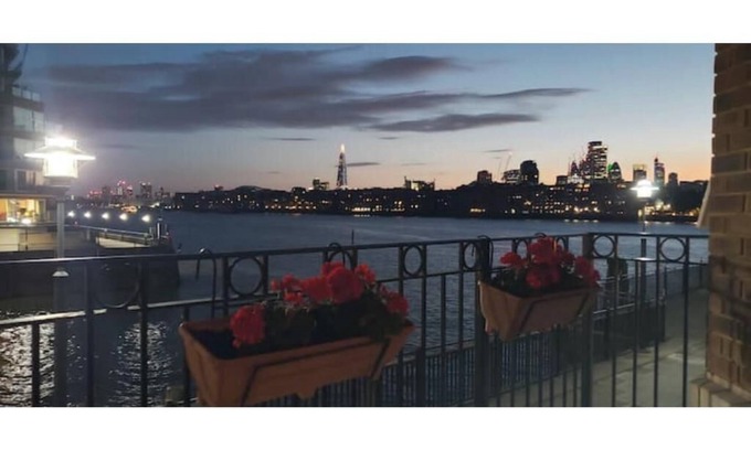 Rotherhithe House | Luxury 2bed/2bath London Flat on the Thames.