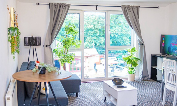 Cathays Apartment | Luxury 2BED Apartment near Cardiff City Center| Fast WI-FI