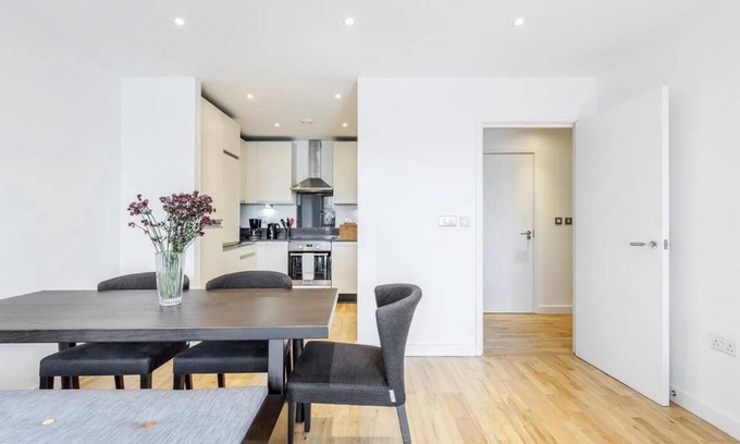 Aldgate Apartment | Luxury 2BR Apartment Central London