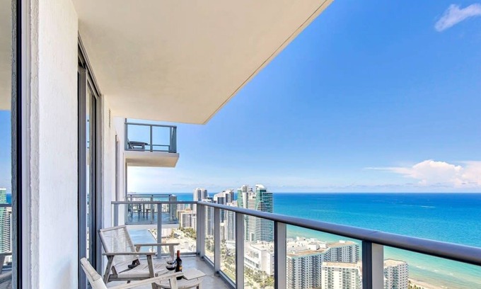 Hollywood South Central Beach Apartment | Luxury 2BR Apt With Ocean View, Pool & Amenities