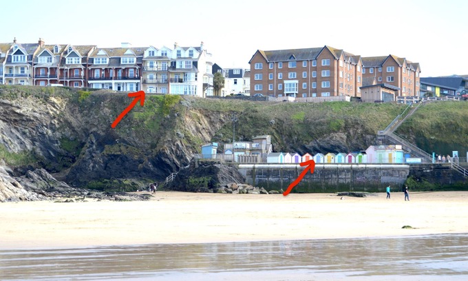 Newquay City Centre Apartment | Luxury 3-bed apartment with own Beach Hut overlooking Towan Beach