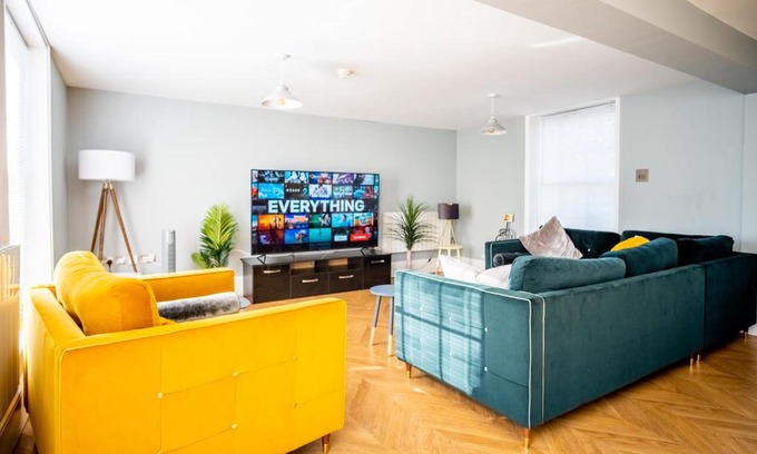 Norwich Apartment | Luxury 3 Bed Penthouse with Off Street Parking