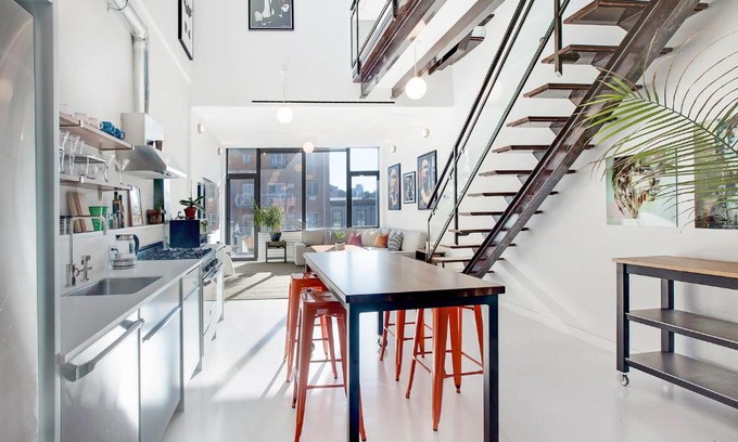 Hunters Point Apartment | Luxury 3 bedroom Duplex Manhattan Skyline Vews