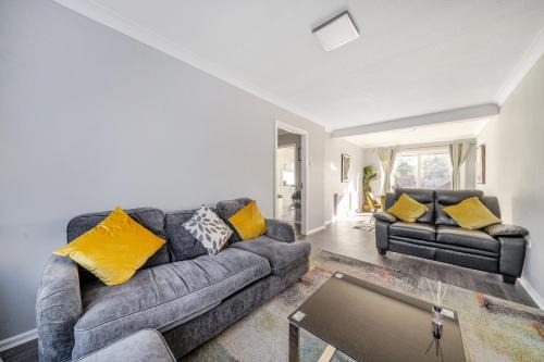 Belvedere House | Luxury 3-Bedrooms House With Parking