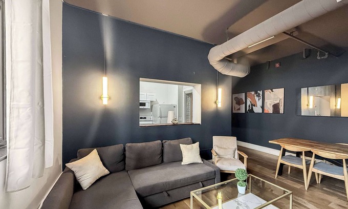Old City Apartment | Luxury 3BD | Old CIty | 6 Beds | Betsey Ross House