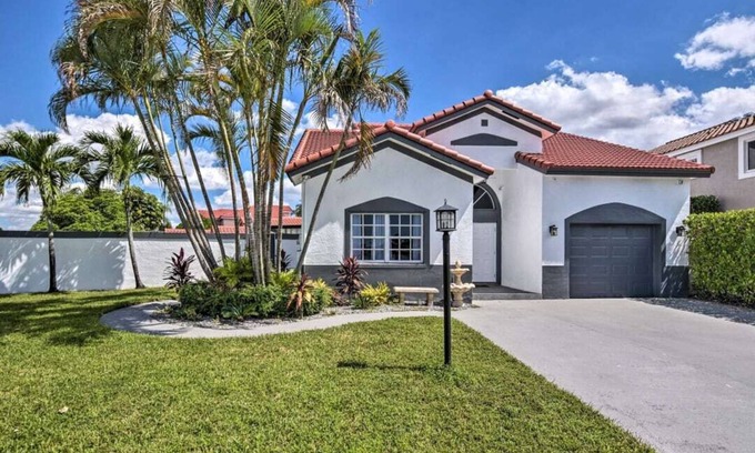 Miami Gardens House | Luxury 3BR-2 1/2 Bath w/Patio Entertainment area