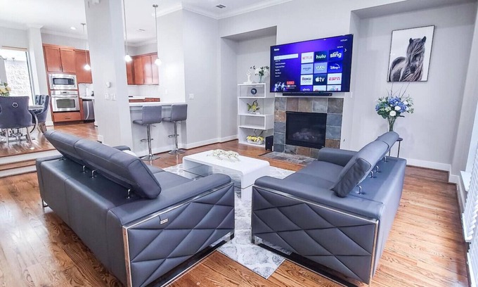 Washington Ave./ Memorial Park House | Luxury 3BR/3.5BA Townhouse