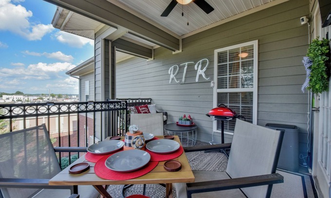 Tuscaloosa Condo | Luxury 3BR/3BA condo just 1 mile from Bryant-Denny Stadium!