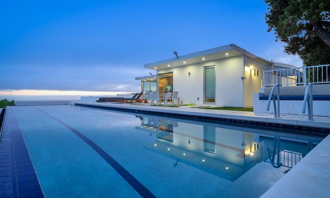 Malibu House | Luxury 3BR Malibu Home w Pool/Panoramic Ocean View