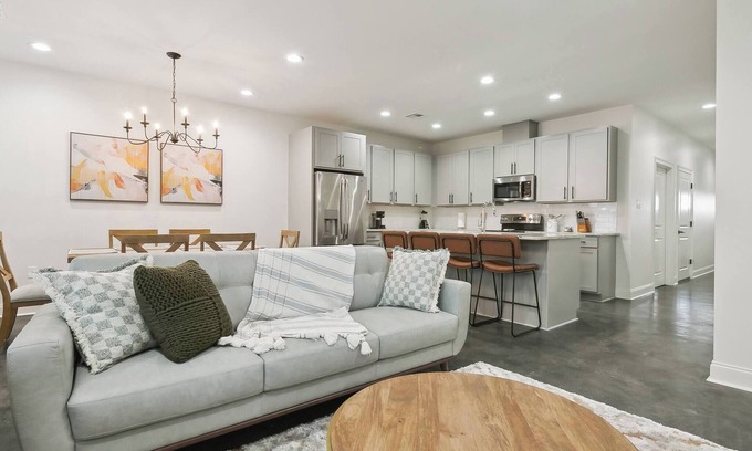 Braithwaite House | Luxury 3BR – Near LNG & NOLA