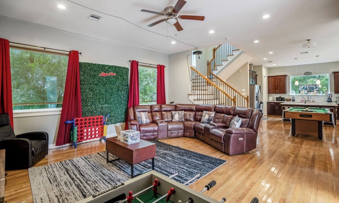 Riverside Terrace House | Luxury 3BRM, 3.5B House: Near Downtown, Medical Center & NRG Stadium