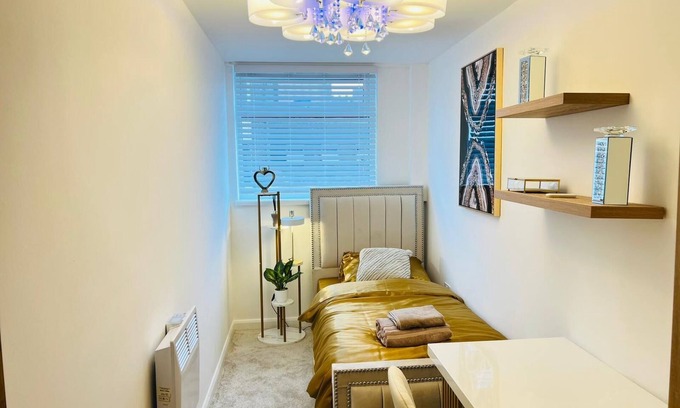 Luton Apartment | Luxury 4 Bedroom Apartment