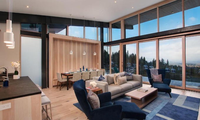 Truckee House | Luxury 4BD True Ski-In/Ski-Out Mid-Mountain Residence - Stellar Northstar