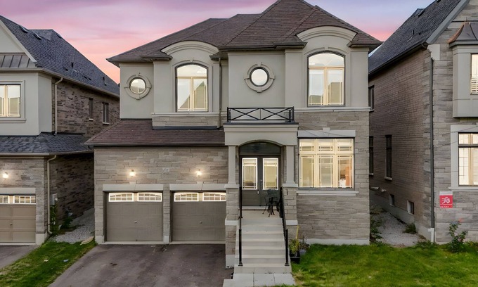 Caledon House | Luxury 5-Bed Home w/Office & 5 Baths | Peaceful Caledon Escape