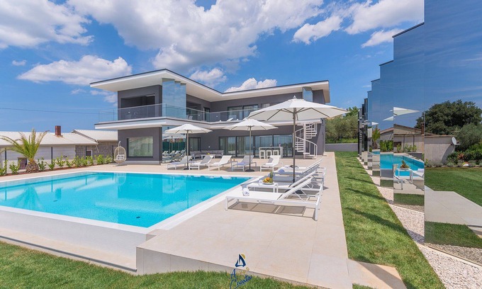 Kastelir Villa | Luxury 5-BR Villa Oasis with Private Heated Pool Near the Coast