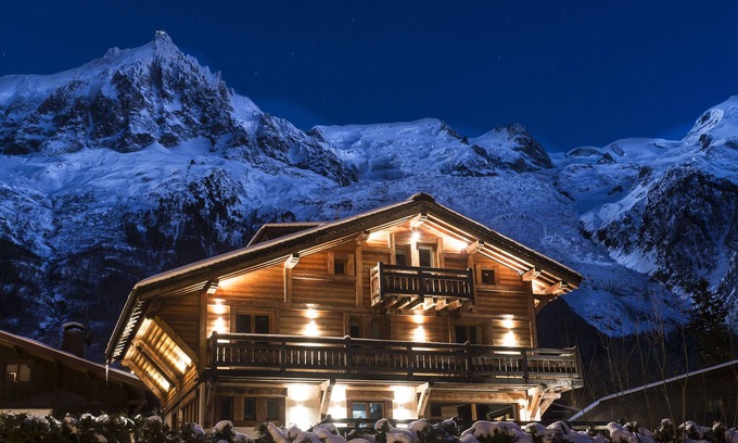 Chamonix-Mont-Blanc Ski Chalet | Luxury 6 bedroom chalet, spa, pool table, gym, walking distance to Chamonix