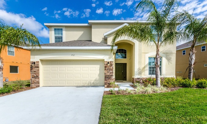 Watersong Villa | Luxury 6-Bed Villa-Private Pool, Spa & Games Room-Near Disney & Top attractions!