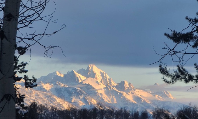 Wilson House | Luxury 6BR family friendly home, Teton views, Starlink, new hot tub, 5800 SF.