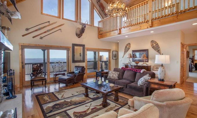 Beech Mountain Cabin | Luxury 7BR Cabin near Beech Ski! Hot Tub, Game Room, Long-Range Views