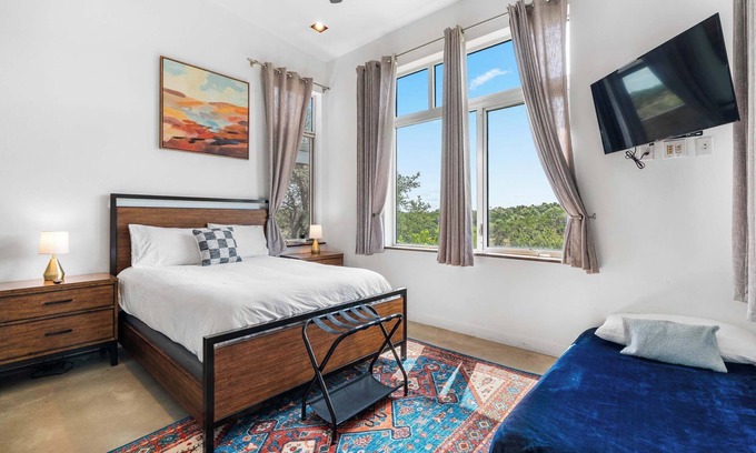 Dripping Springs House | Luxury 7BR Hill Country Gem Hot Tub & Barndominium