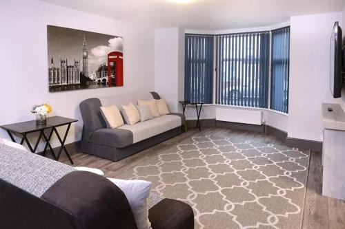 Southampton House | Luxury 8-bed 2 Bath Contractor Ready!