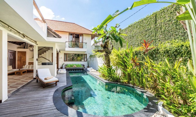 Central Seminyak Villa | Luxury 8 Bedroom Family Villa in Seminyak Center