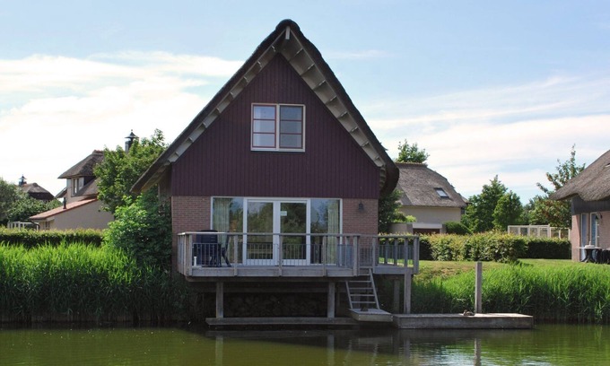 Makkum Cabin | Luxury 8-person fishing villa with a sauna, patio above the water, and private jetty at Beach Resort Makkum on the IJsselmeer.