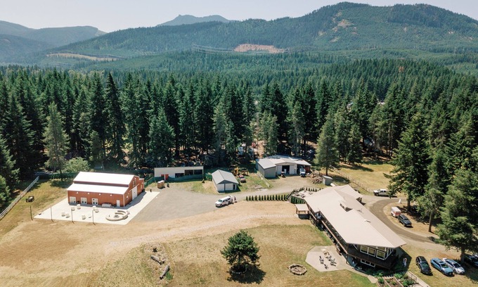 Easton Cabin | Luxury 8BR Lodge - Sleeps 20 and on 50 Acres of Private Land!