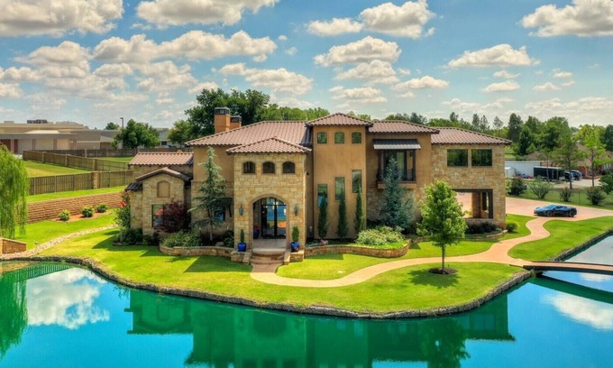 Norman House | Luxury Accommodations in one of Normans Premier Estates Great for Family's/ pets