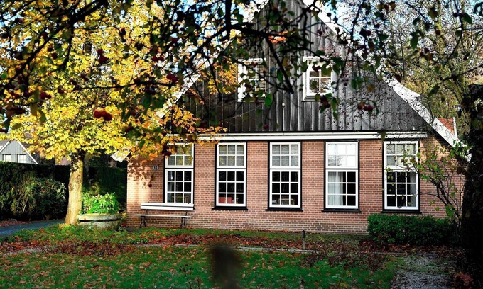 Vriezenveen House | Luxury and rural holiday home with Turkish steam bath in a cozy village