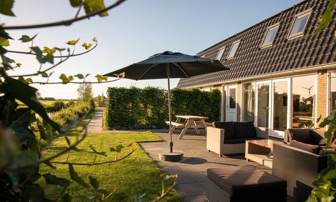 Municipality of Oudewater House | Luxury and spacious holiday home with garden close to the major cities